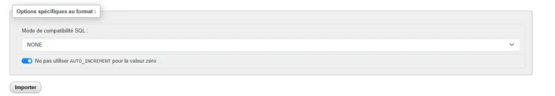 Section des options spécifiques au format dans phpMyAdmin, incluant le mode de compatibilité SQL et le bouton Importer pour finaliser l'action