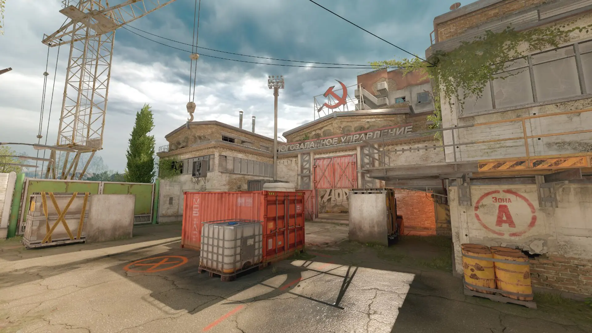 Fonctionnalités d'hébergement serveur Counter-Strike 2 avec tickrate élevé et protection DDoS pour gameplay shooter tactique compétitif